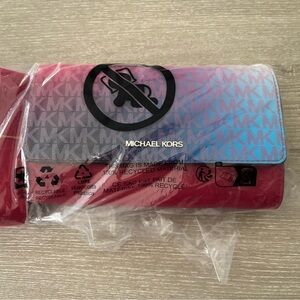 Michael Kors Jet Set Wallet/ Crossbody